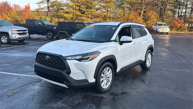Used 2024 Toyota Corolla Cross LE image 2