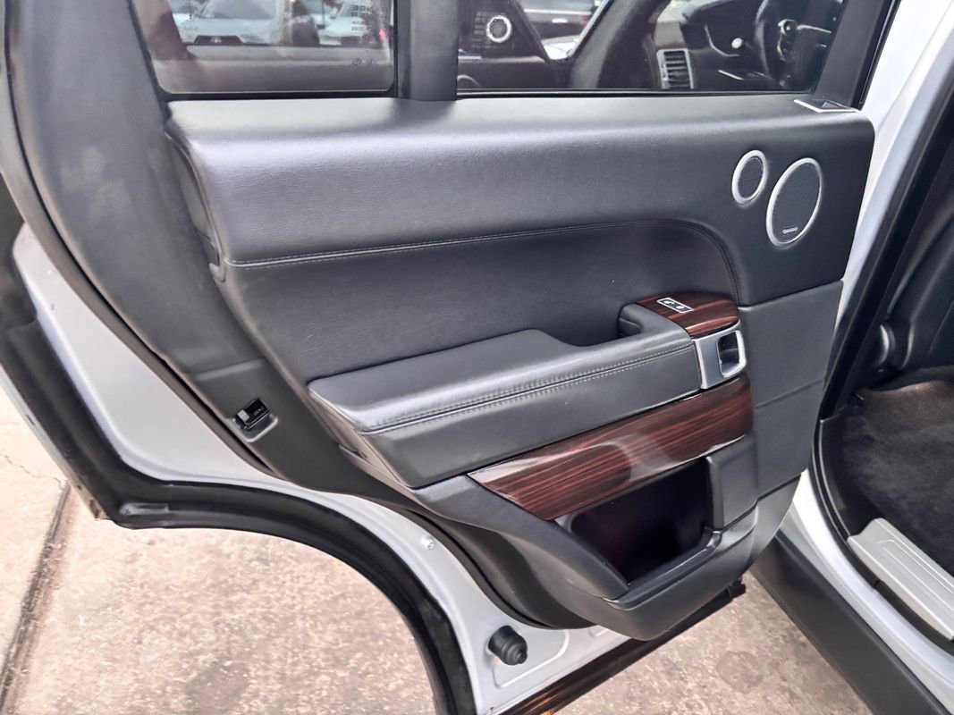 Used 2017 Land Rover Range Rover HSE image 28