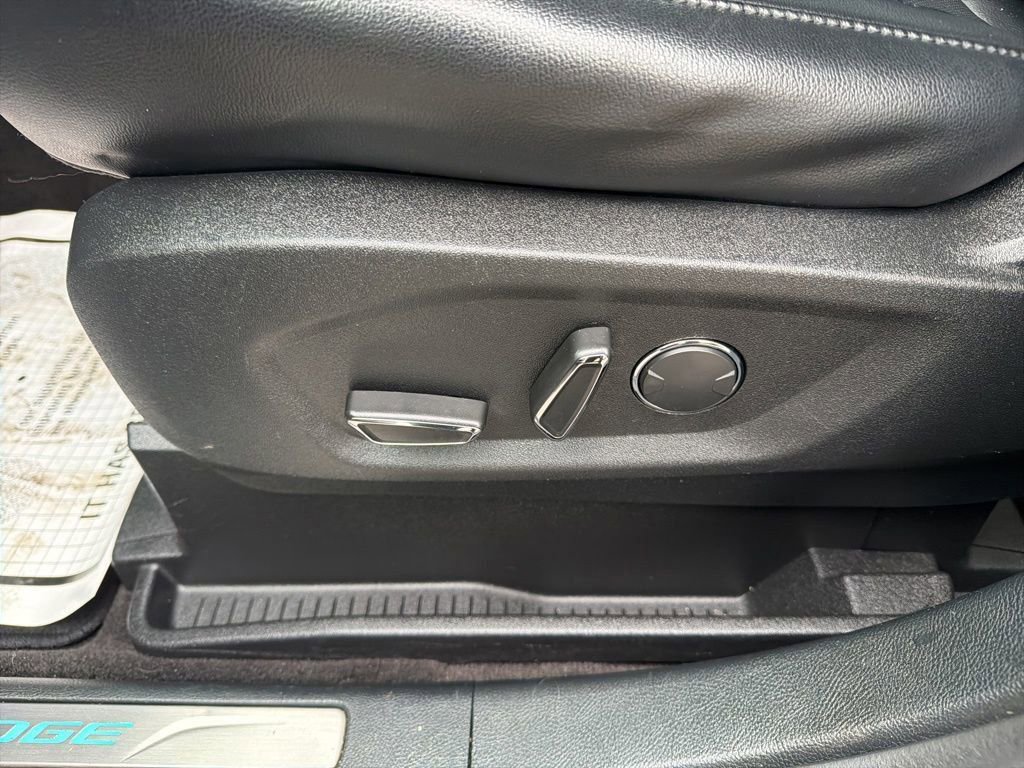 Certified 2019 Ford Edge Titanium w/ Equipment Group 301A image 18