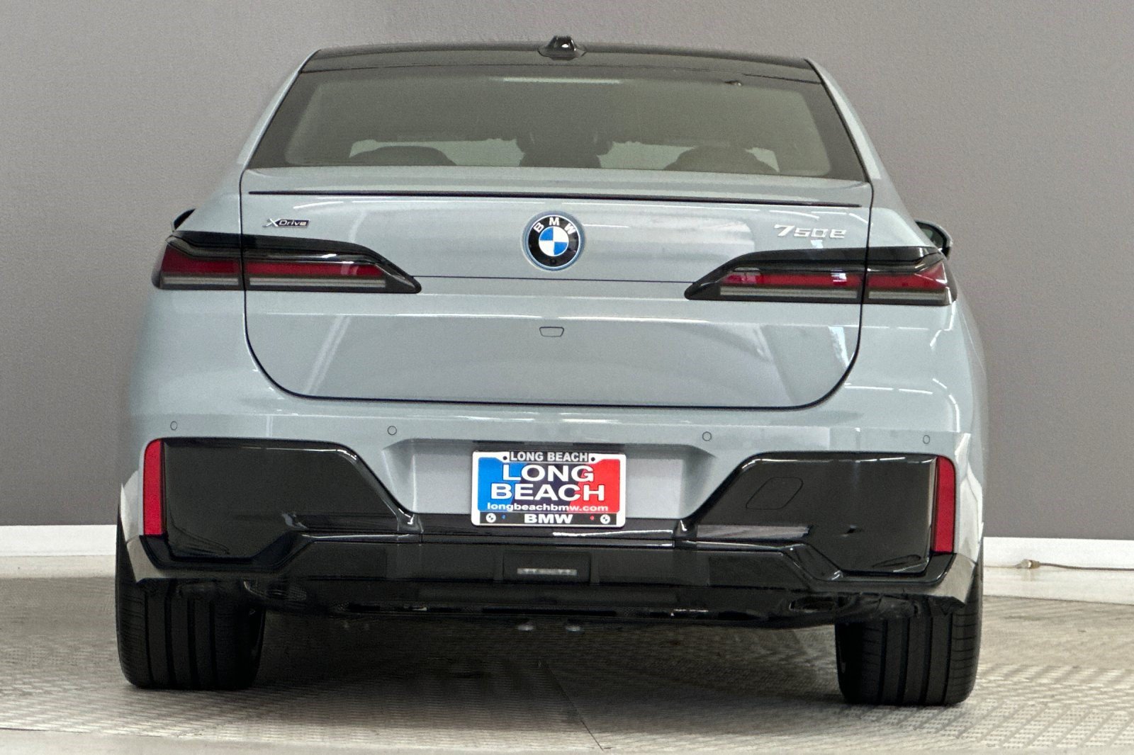 New 2026 BMW 750e xDrive w/ Premium Package AWD/4WD image 9
