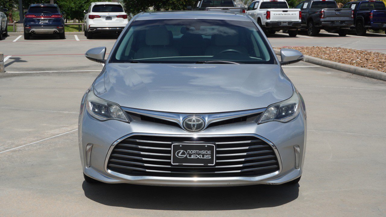 Used 2018 Toyota Avalon XLE Premium FWD image 2