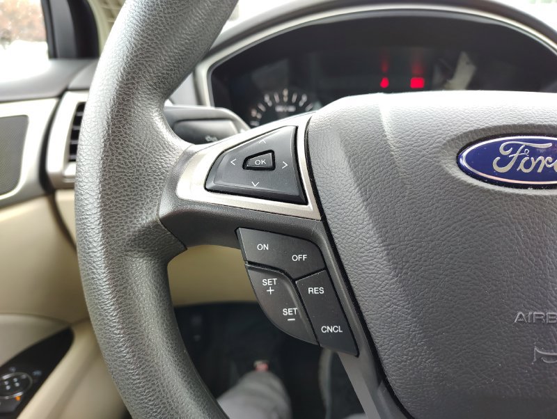 Used 2016 Ford Fusion SE FWD image 12