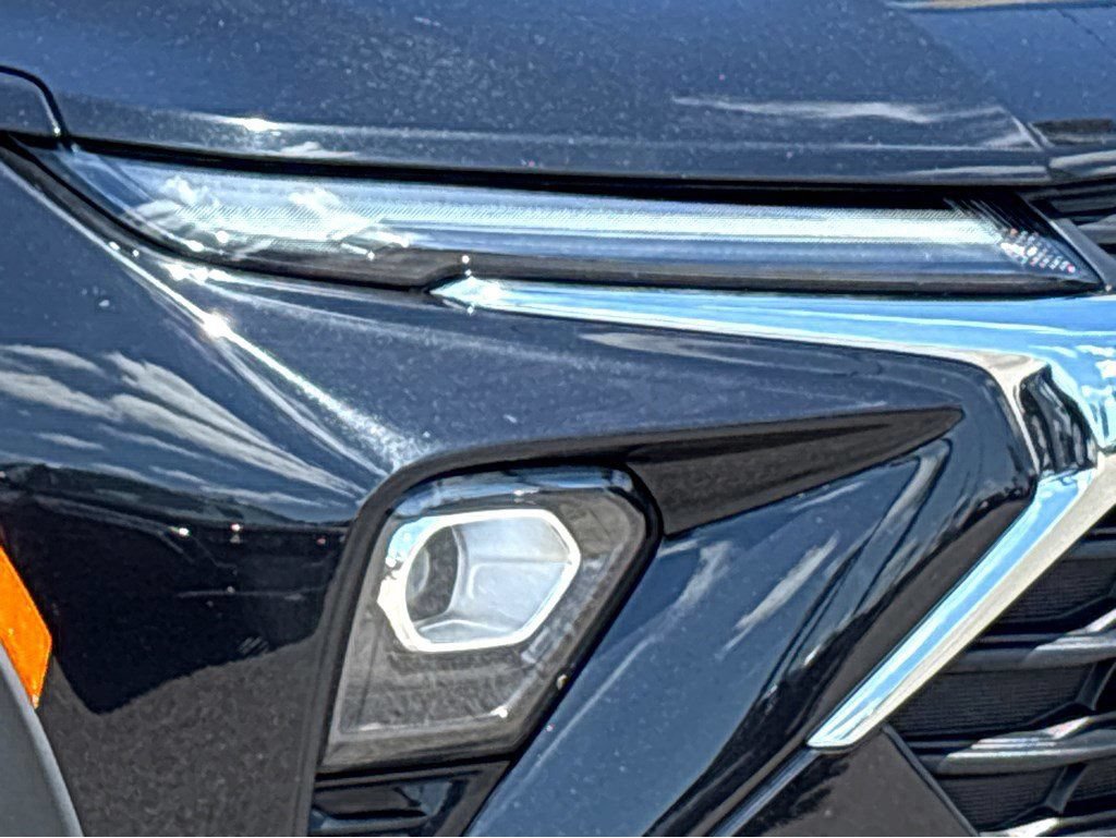 Used 2025 Chevrolet TrailBlazer LT AWD/4WD image 19