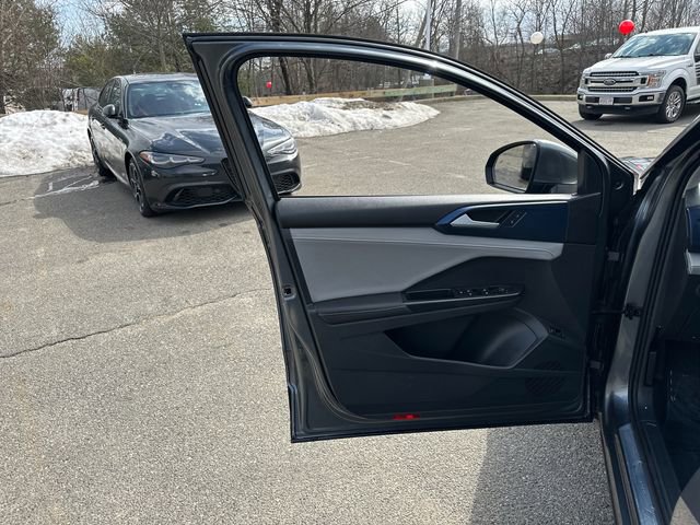 Used 2024 Volkswagen Taos SE image 26