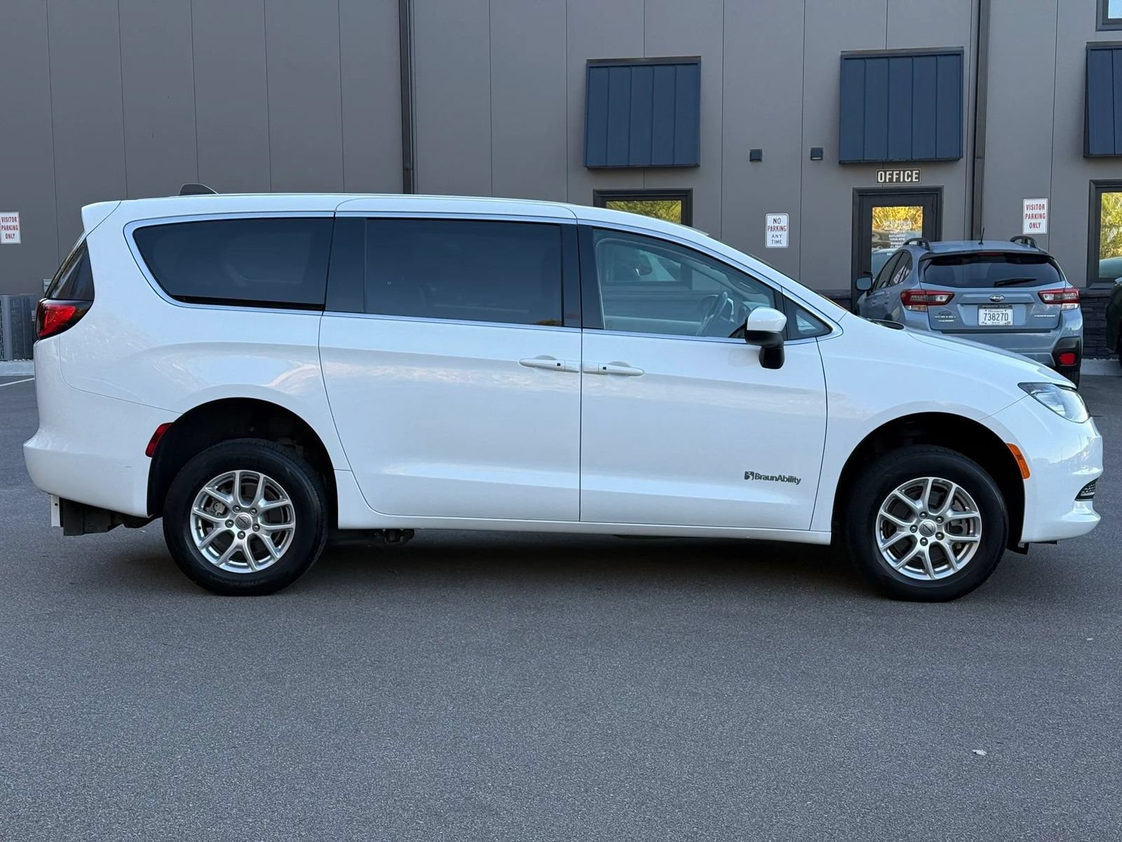 Used 2023 Chrysler Voyager LX FWD image 6