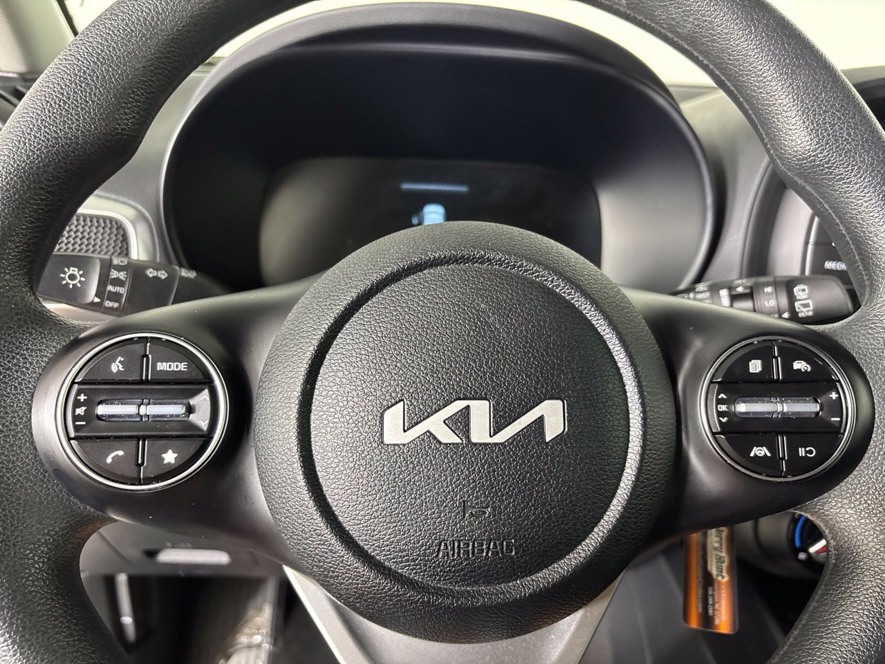 Used 2025 Kia Soul LX w/ LX Technology Package FWD image 13