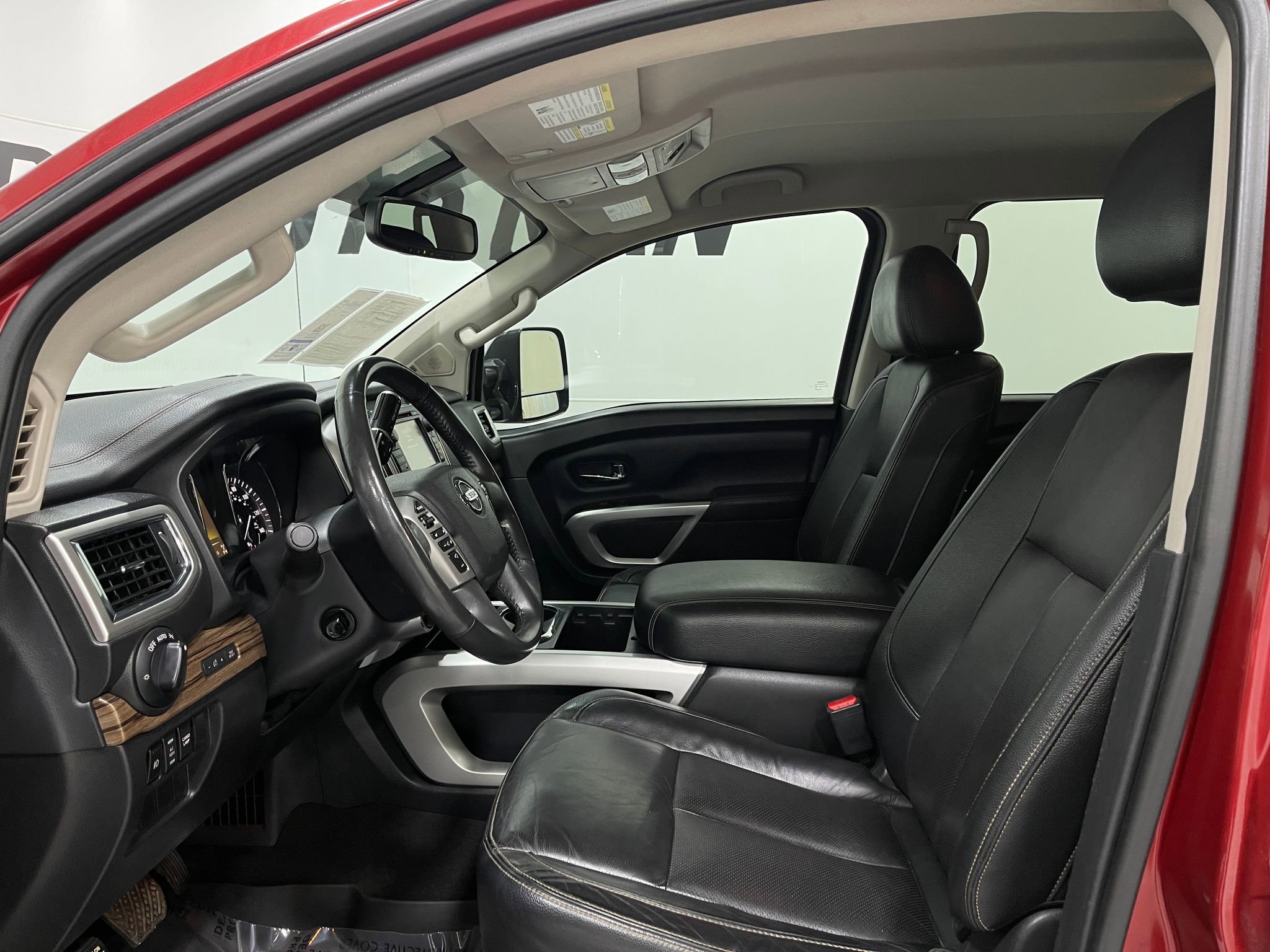 Used 2017 Nissan Titan SL w/ Chrome Package image 12