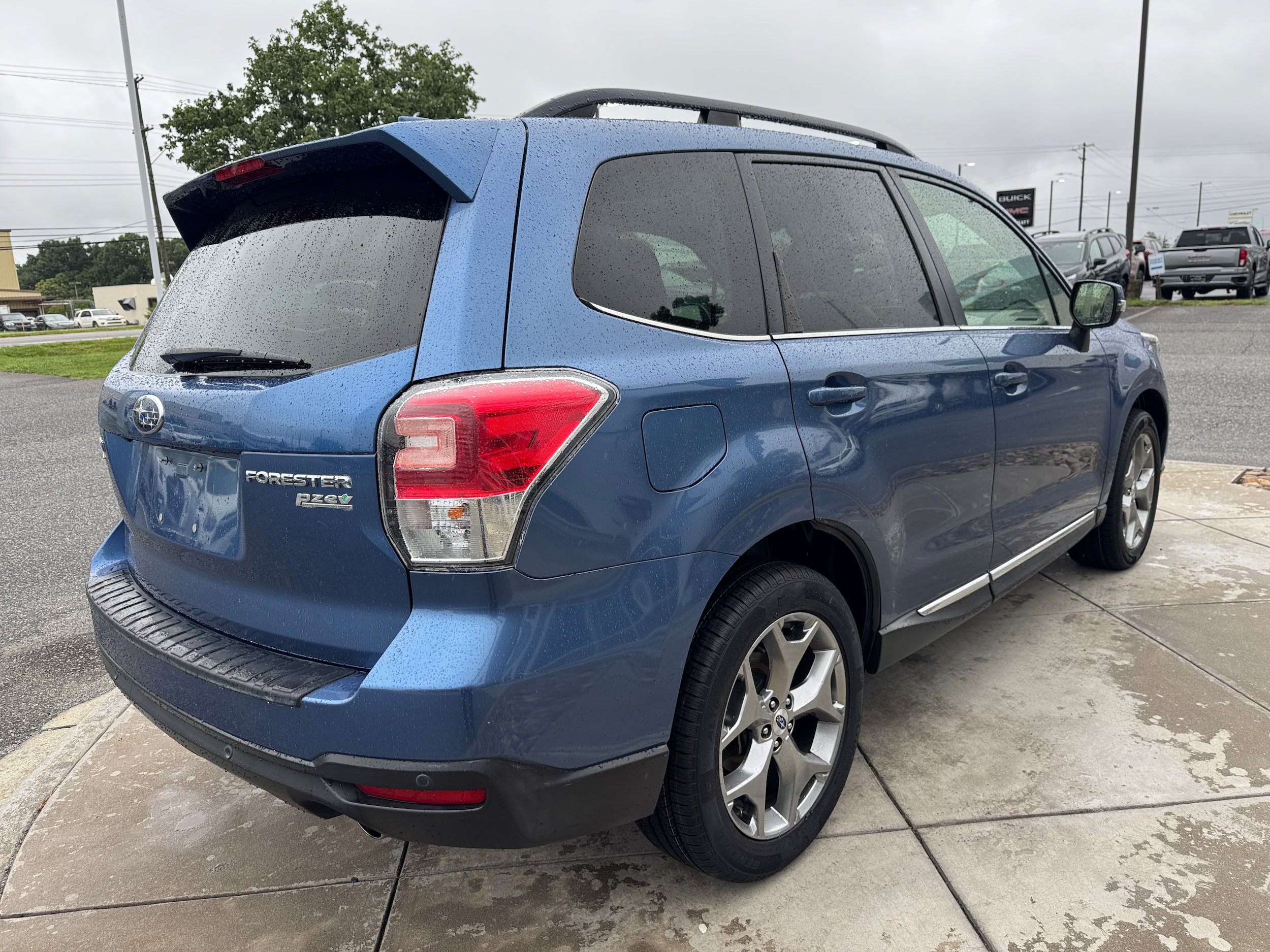 Used 2017 Subaru Forester 2.5i Touring AWD/4WD image 6