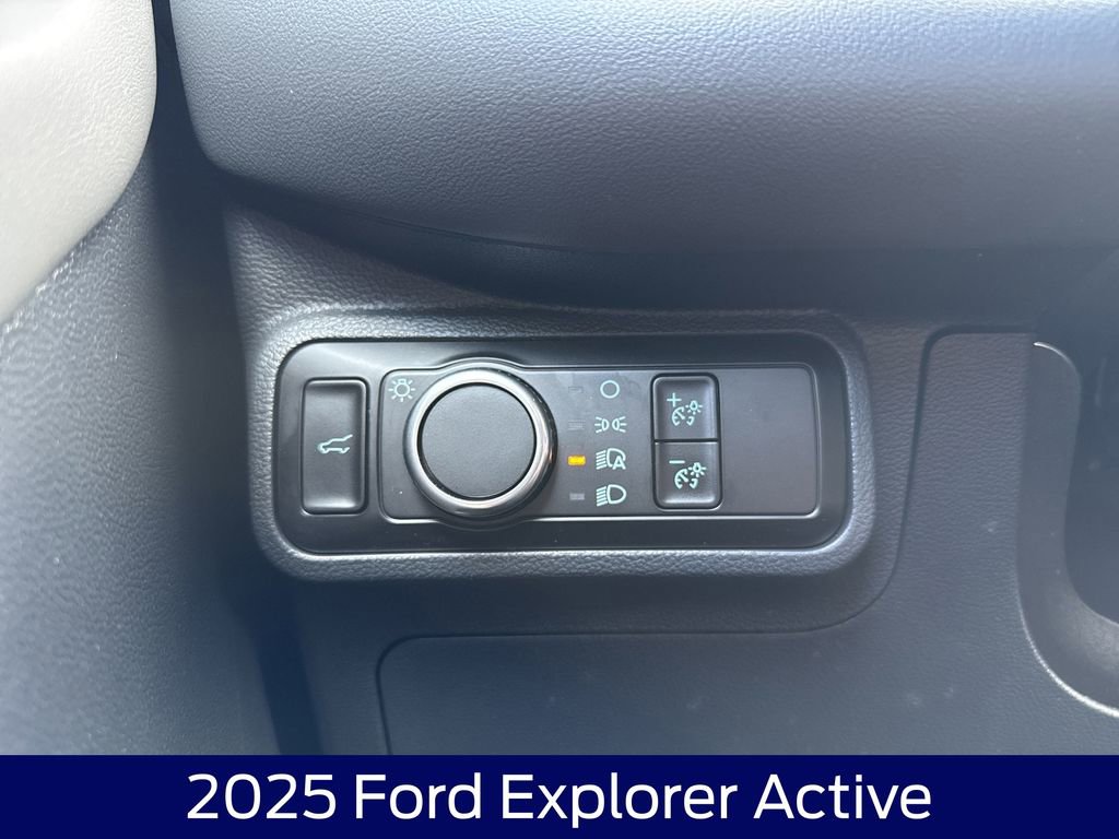 Used 2025 Ford Explorer Active image 25