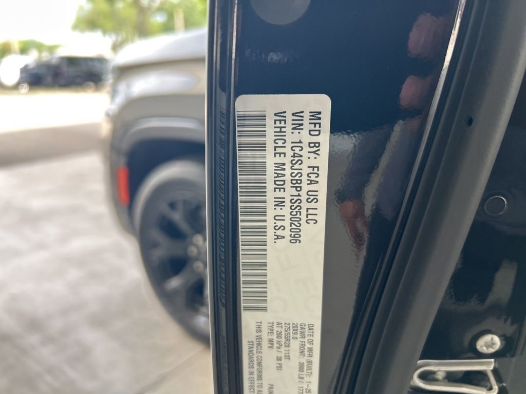 Used 2025 Jeep Wagoneer L Series II image 48