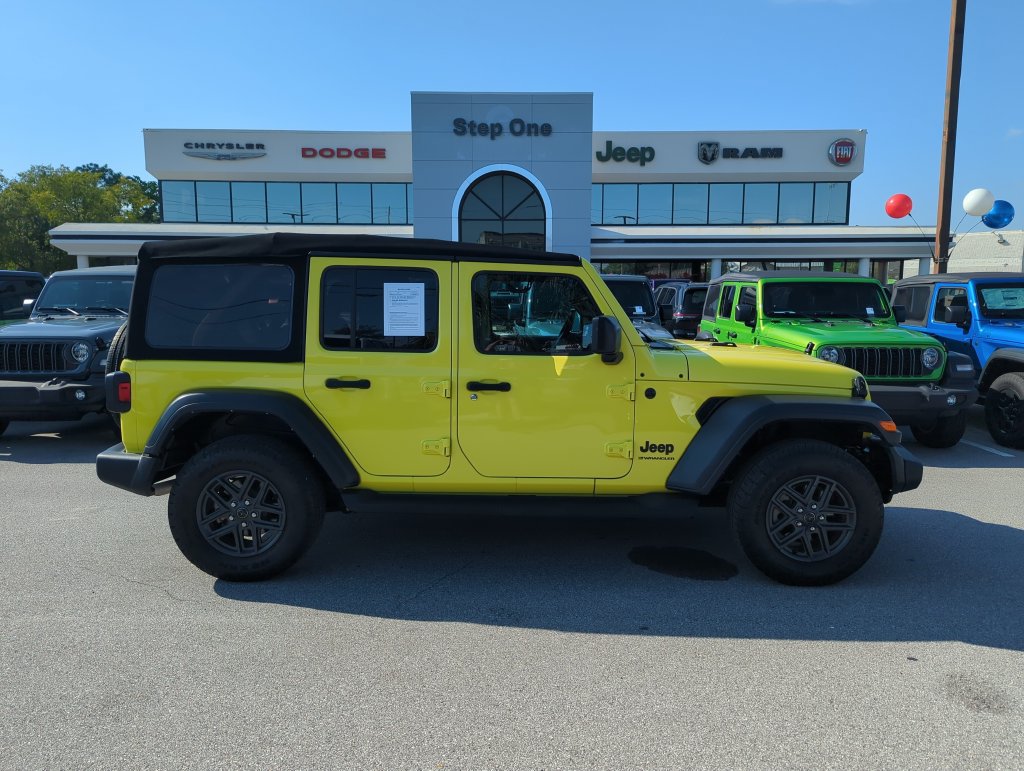 Used 2024 Jeep Wrangler Unlimited Sport AWD/4WD image 7