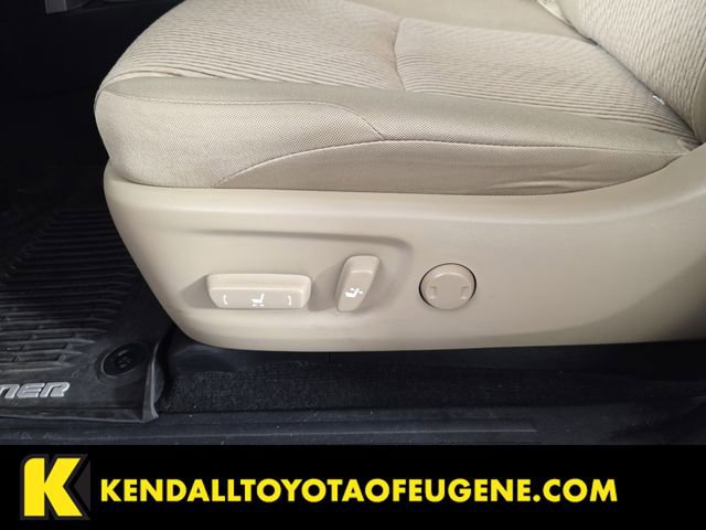 Used 2019 Toyota 4Runner SR5 AWD/4WD image 18