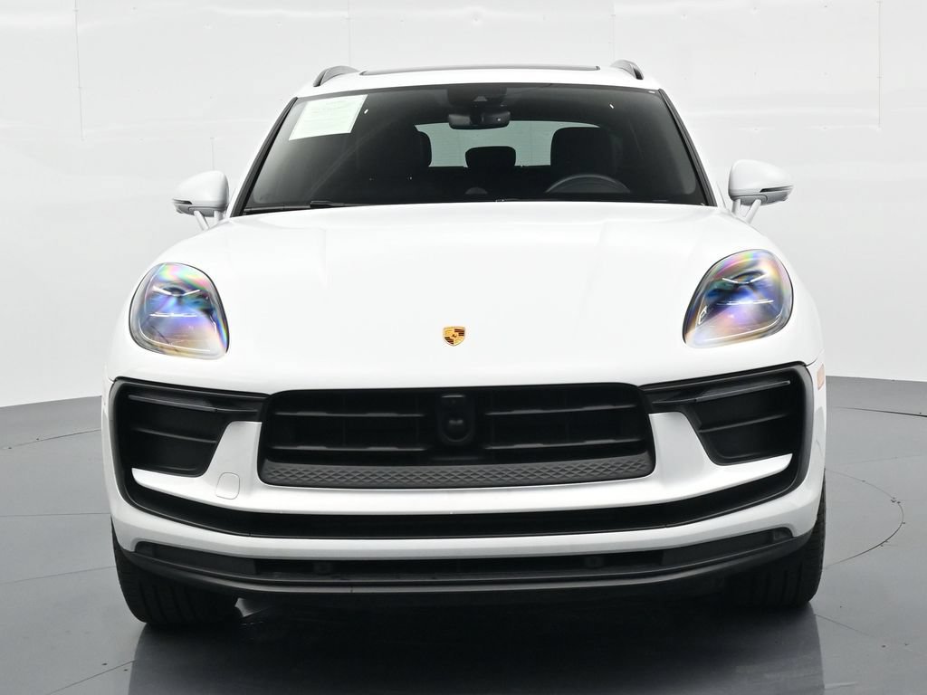 Certified 2025 Porsche Macan AWD/4WD image 10