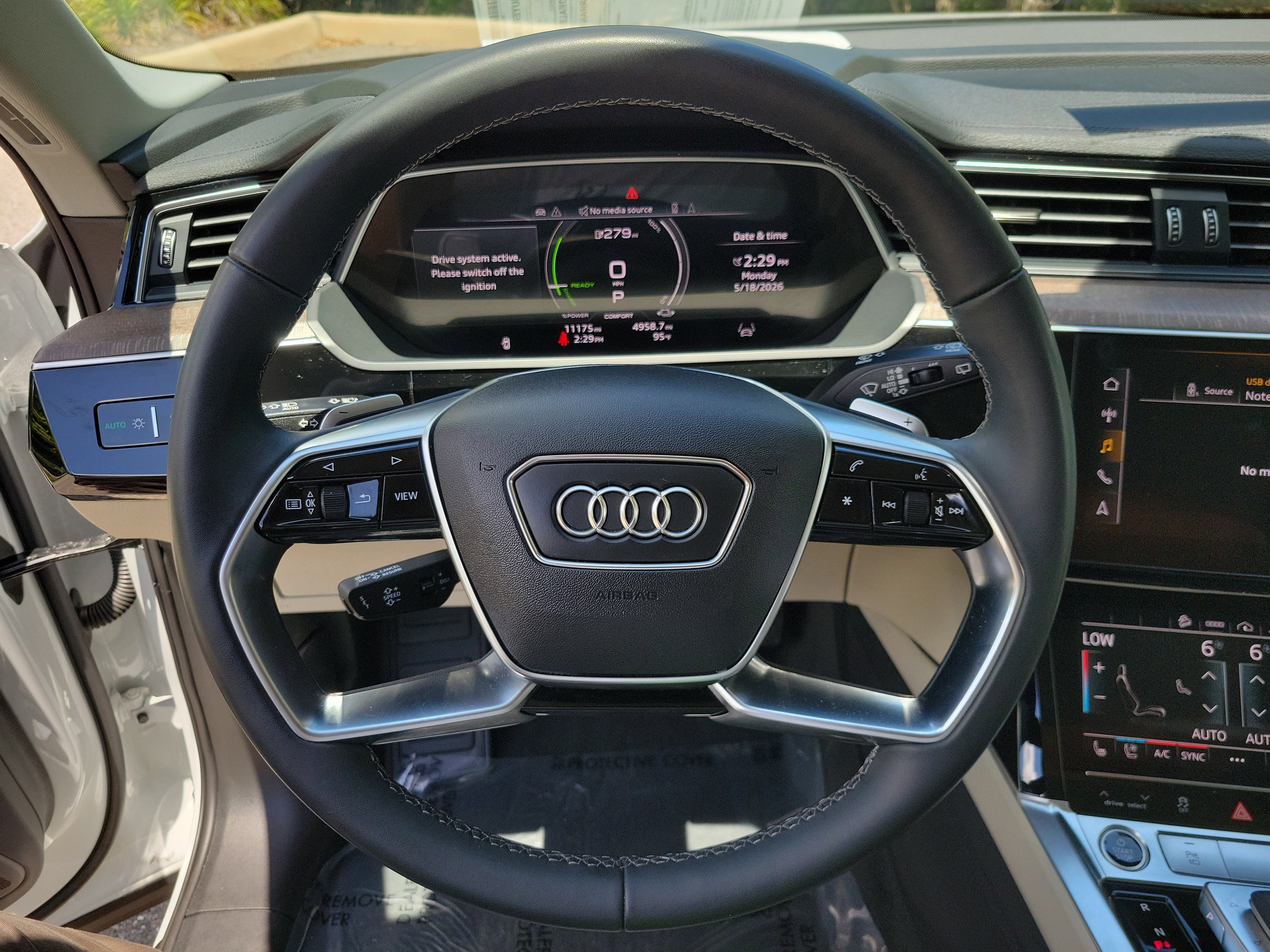 Used 2024 Audi Q8 e-tron Premium Plus w/ Premium Plus Package AWD/4WD image 32