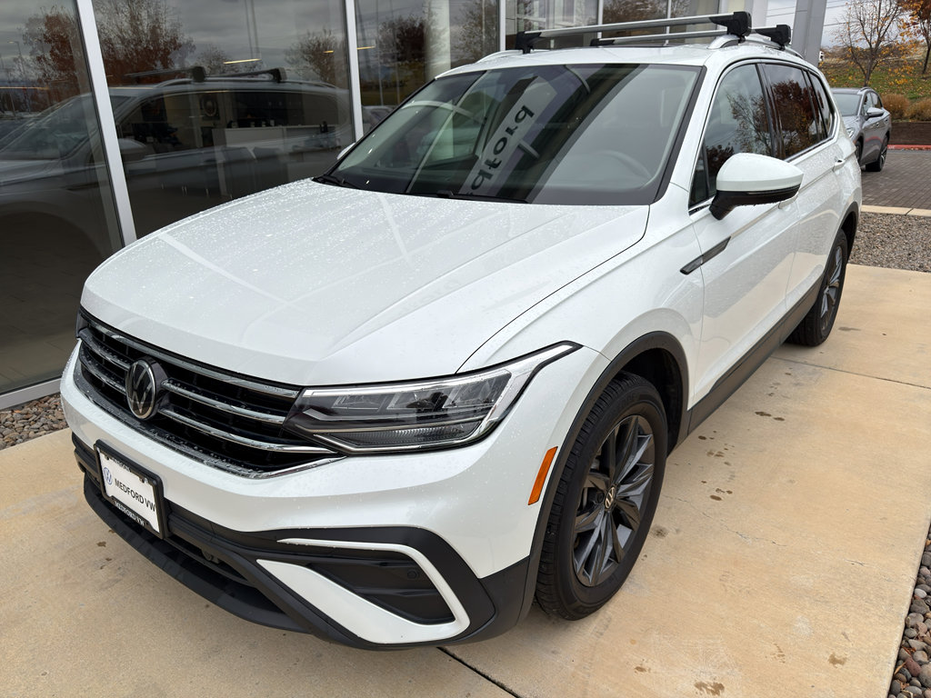 Used 2023 Volkswagen Tiguan SE w/ Panoramic Sunroof Package
