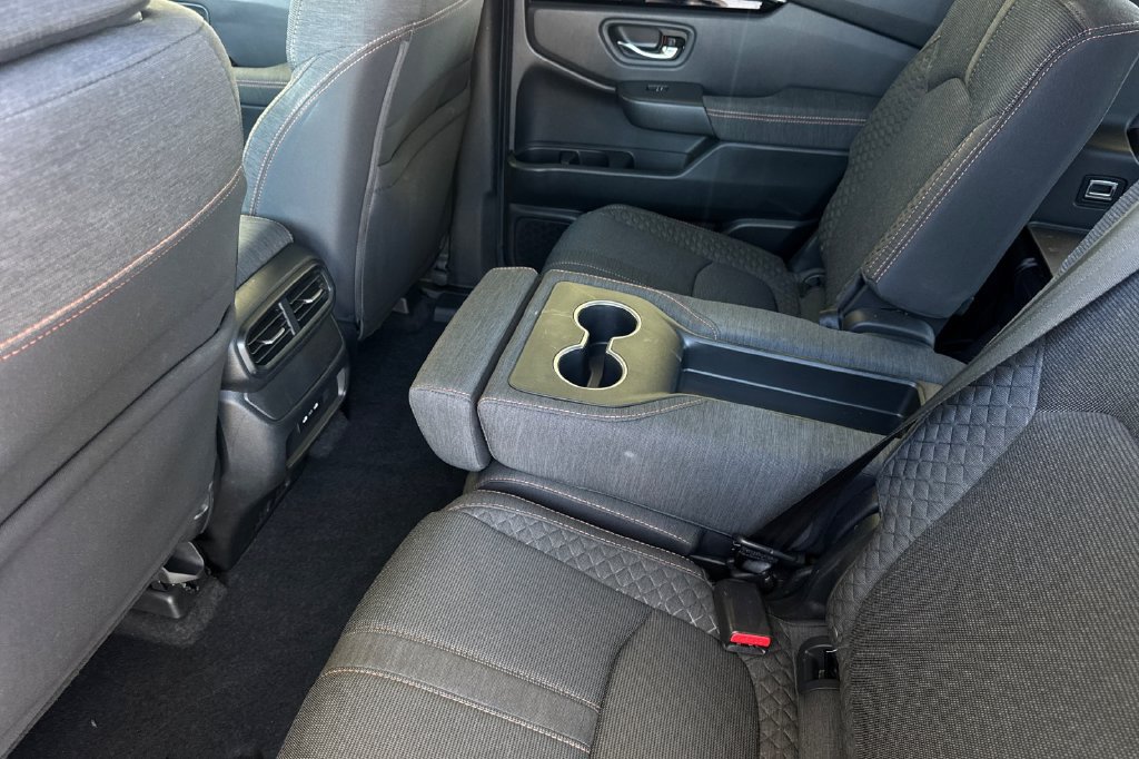 Certified 2024 Honda Pilot Sport image 5
