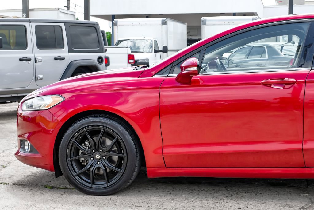 Used 2016 Ford Fusion SE FWD image 16