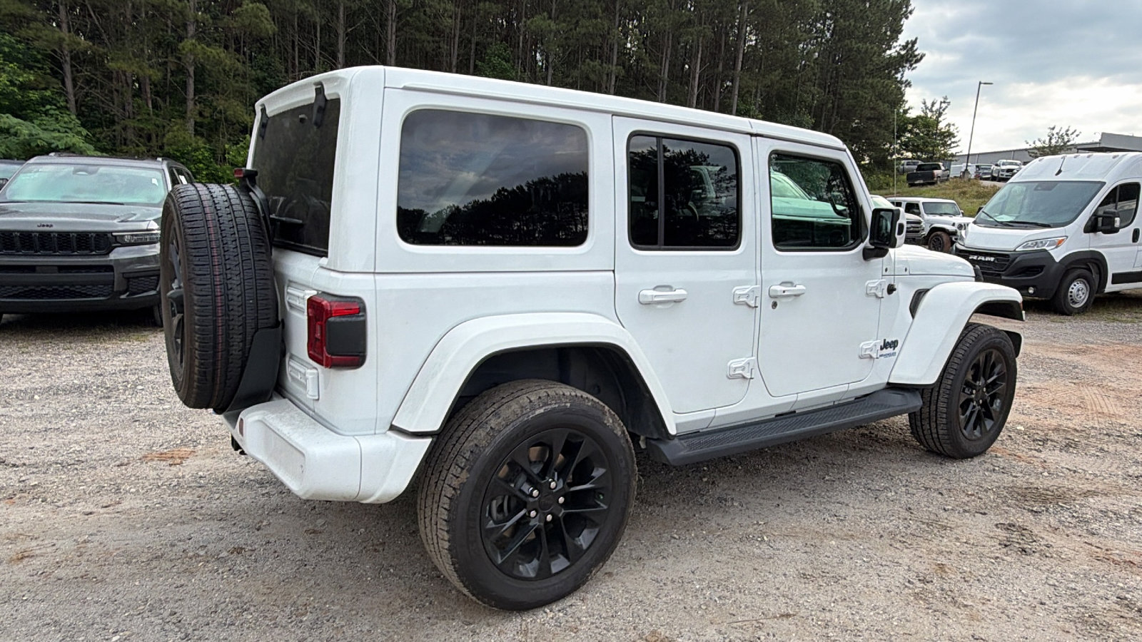 Used 2021 Jeep Wrangler Unlimited Sahara AWD/4WD image 8