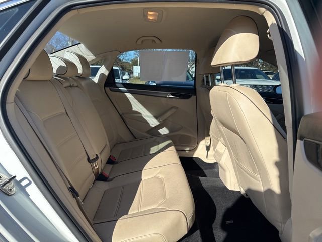 Used 2017 Volkswagen Passat 1.8T R-Line image 12