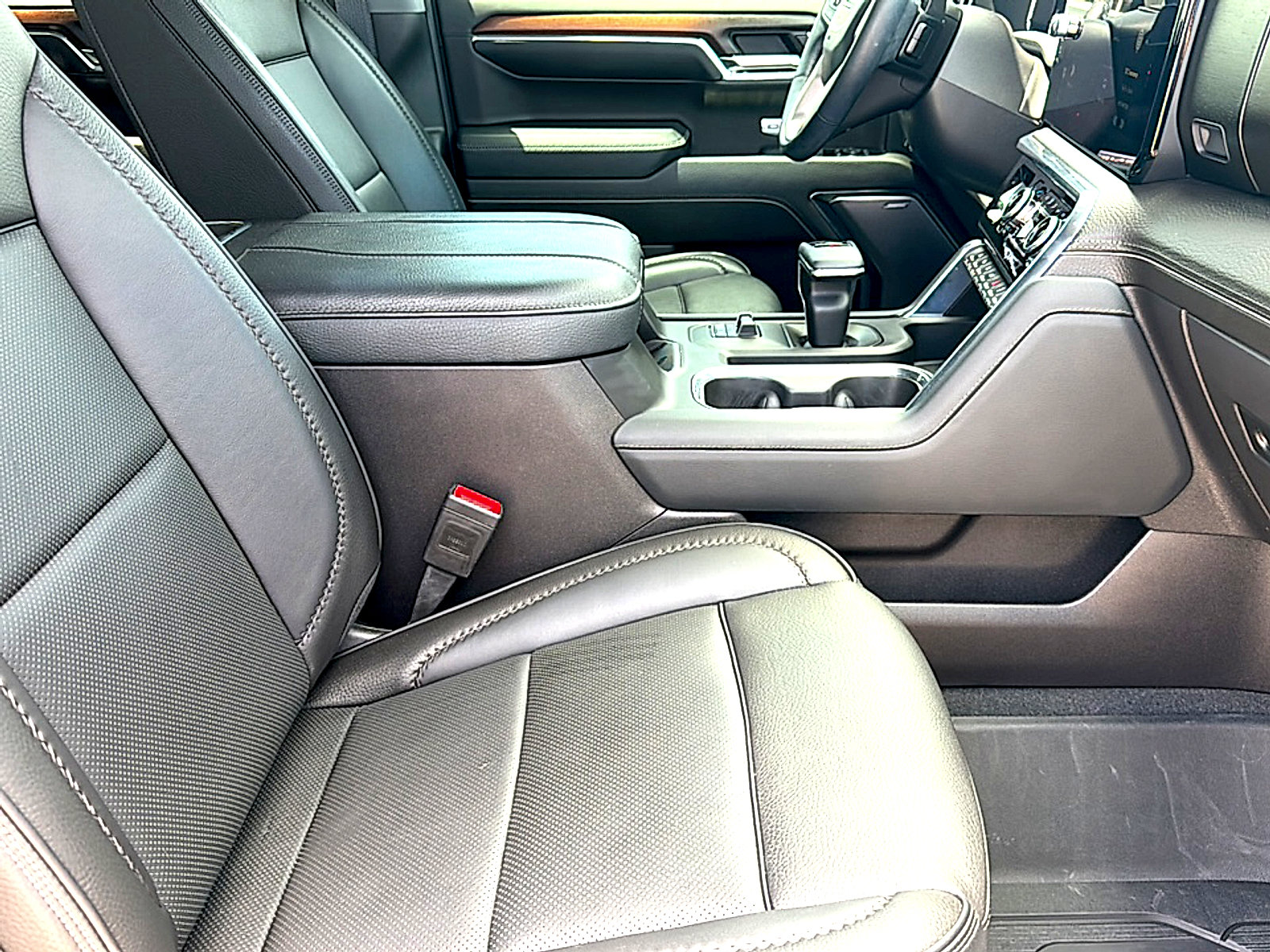 Used 2024 GMC Sierra 1500 Denali w/ Denali Reserve Package AWD/4WD image 24