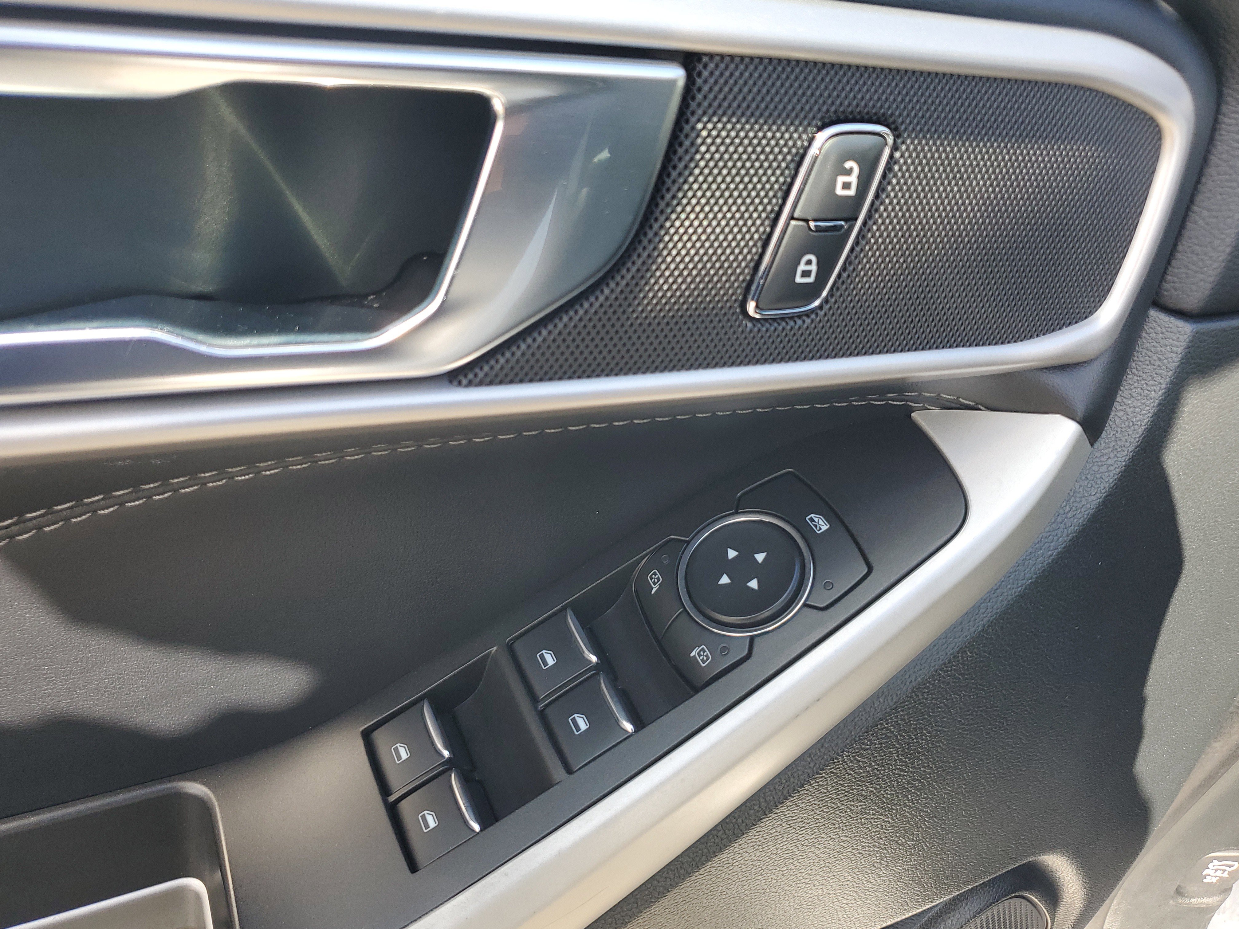 Used 2021 Ford Explorer XLT w/ Equipment Group 202A image 28