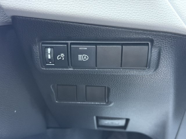 Used 2025 Toyota Corolla Cross AWD Hybrid image 19