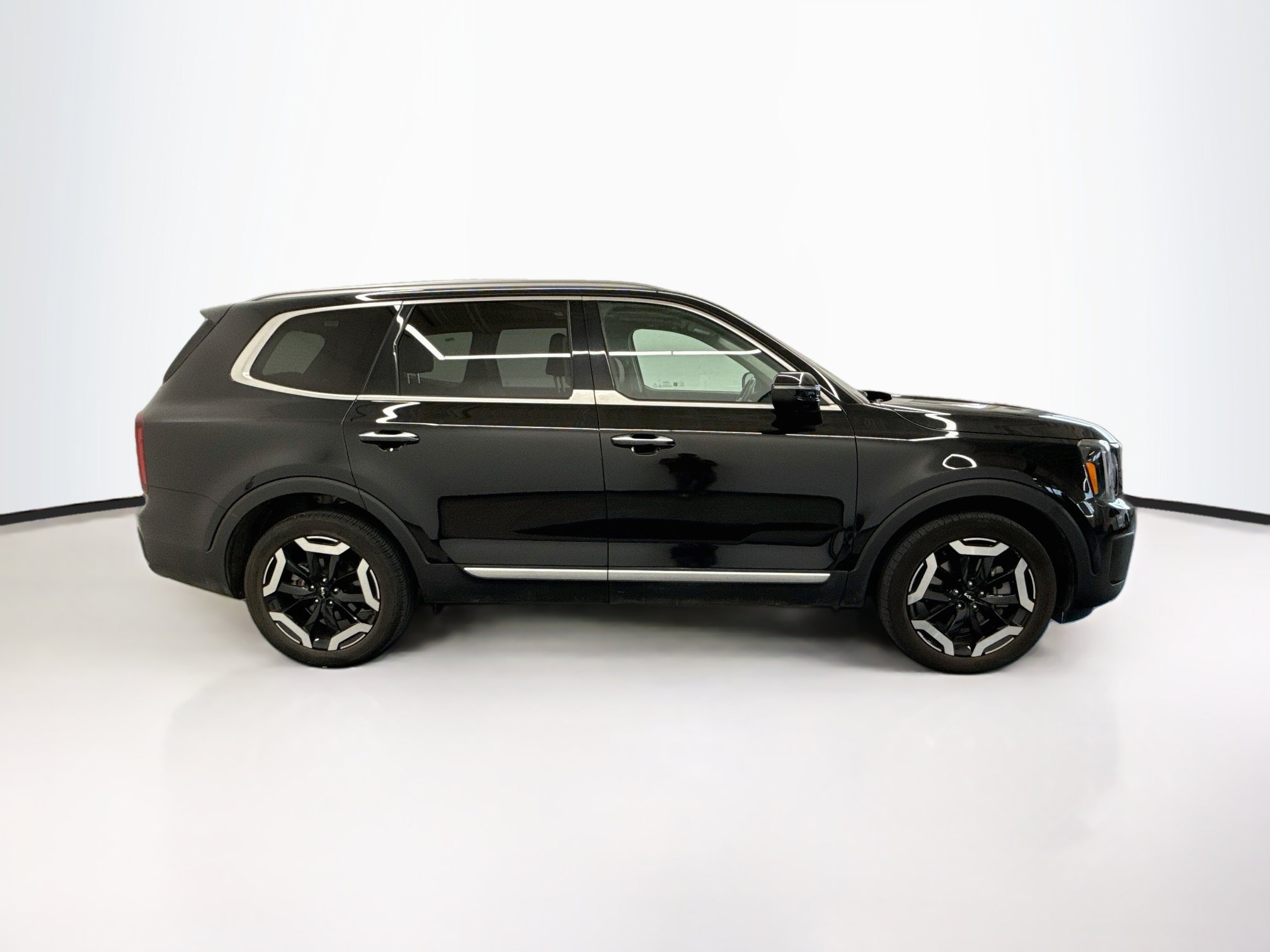 Used 2025 Kia Telluride S FWD image 9