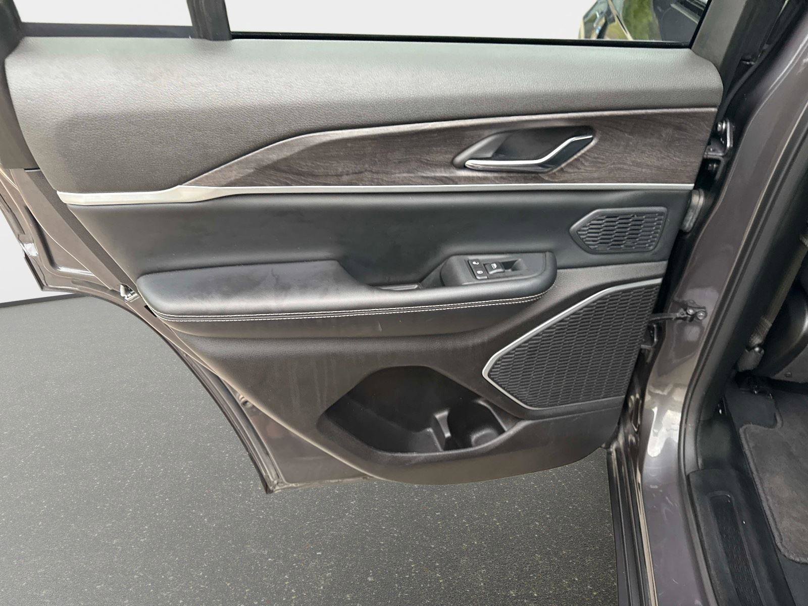 Used 2024 Jeep Grand Cherokee Limited 4xe image 11