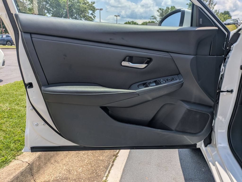 Used 2025 Nissan Sentra SV FWD image 11