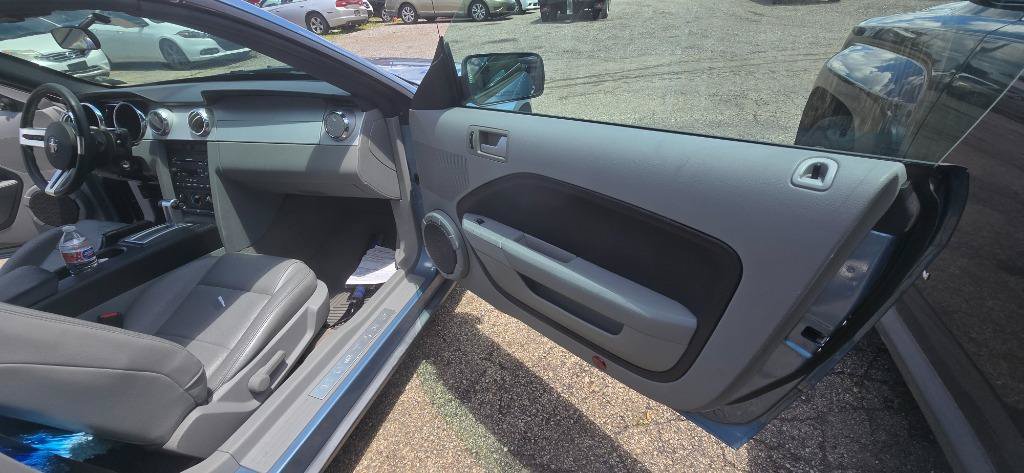 Used 2007 Ford Mustang Convertible RWD image 24