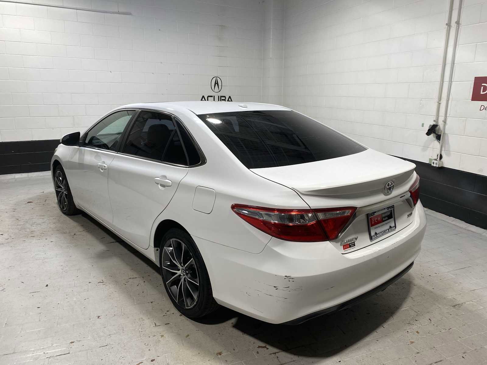 Used 2015 Toyota Camry XSE image 4
