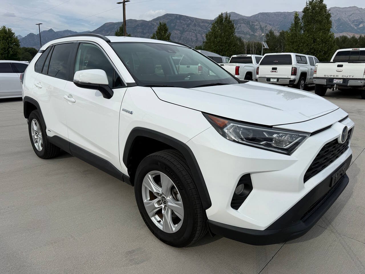 Used 2021 Toyota RAV4 XLE AWD/4WD image 1