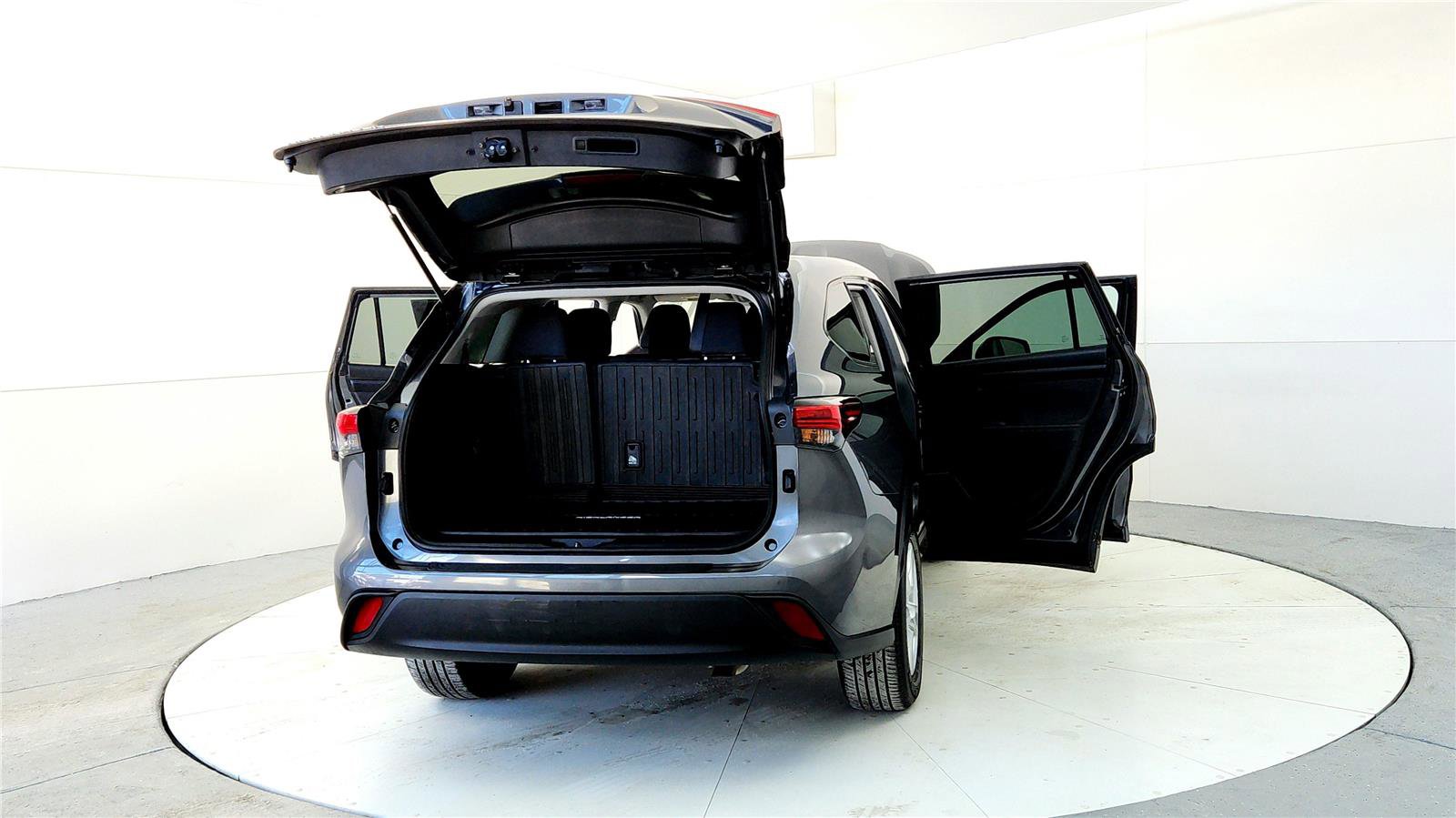 Certified 2023 Toyota Highlander L image 11