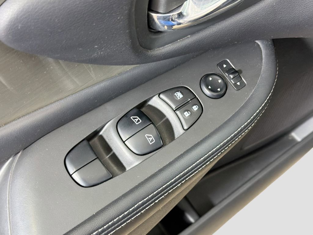 Used 2015 Nissan Murano S AWD/4WD image 19