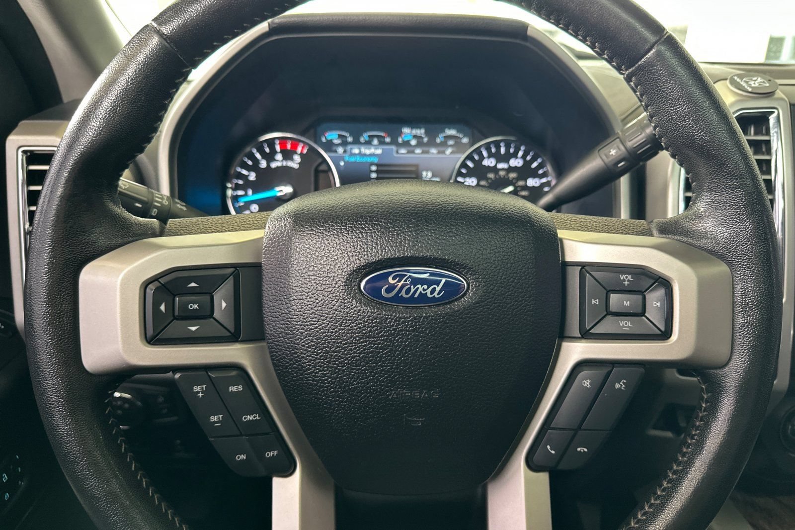 Used 2017 Ford F250 Lariat w/ Lariat Ultimate Package AWD/4WD image 22