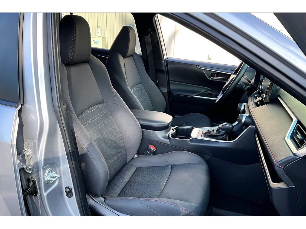 Used 2022 Toyota RAV4 SE w/ Weather & Moonroof Package AWD/4WD image 7