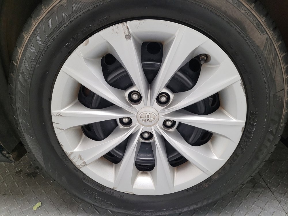 Used 2015 Toyota Camry LE image 31