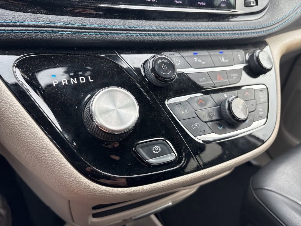 Used 2021 Chrysler Pacifica Touring-L image 25