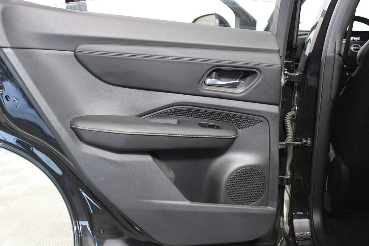 Used 2023 Nissan Ariya FWD image 23