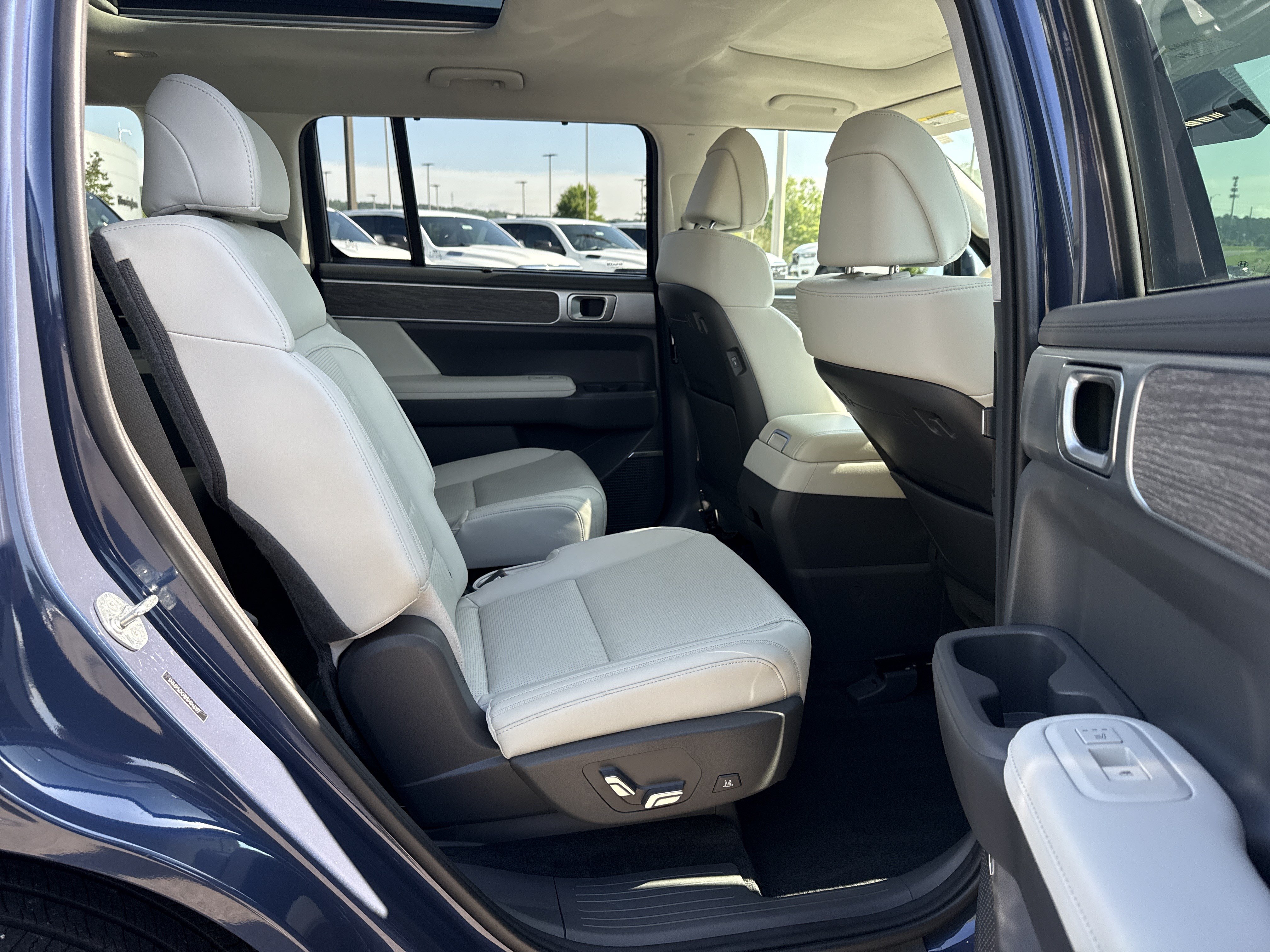 Used 2025 Hyundai Santa Fe Calligraphy AWD/4WD image 16