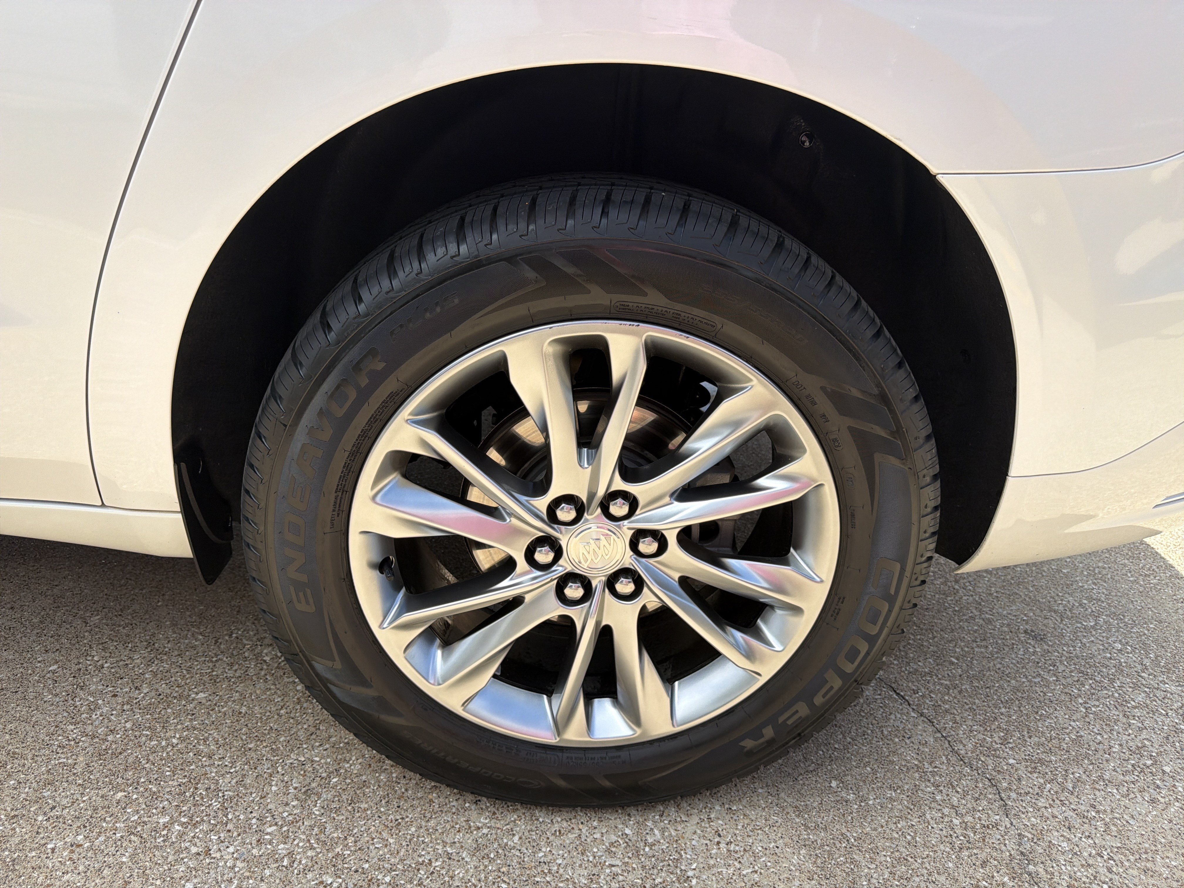 Used 2022 Buick Enclave Avenir FWD image 33