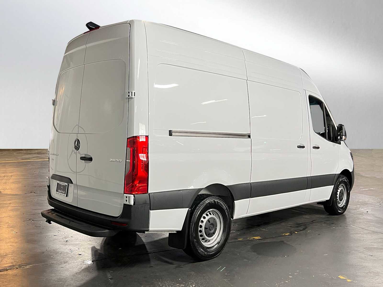 Used 2025 Mercedes-Benz Sprinter 2500 image 3