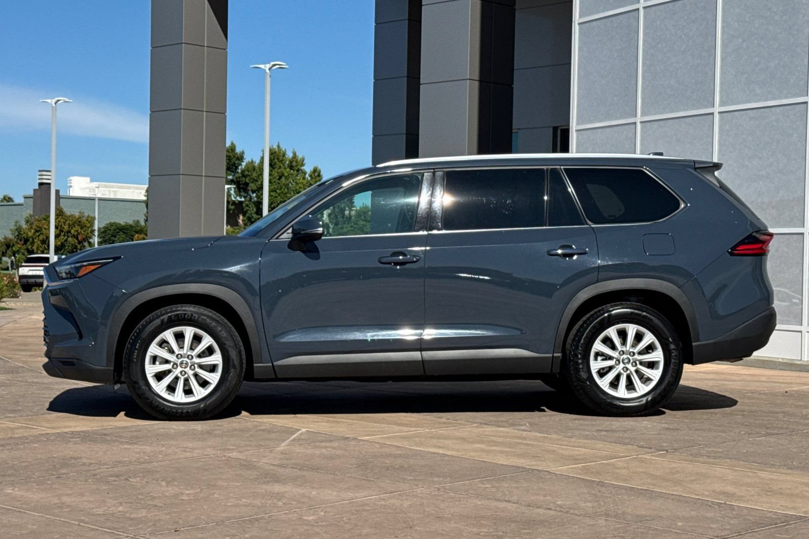 Certified 2025 Toyota Grand Highlander AWD image 8