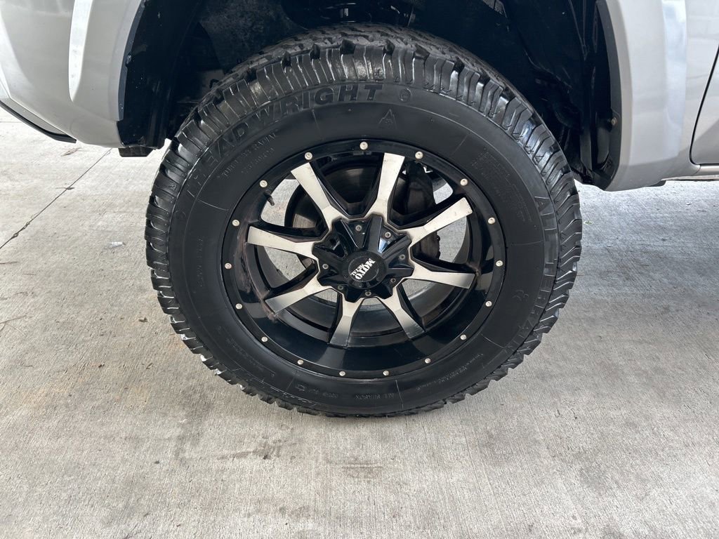 Used 2019 Toyota Tacoma SR5 RWD image 12