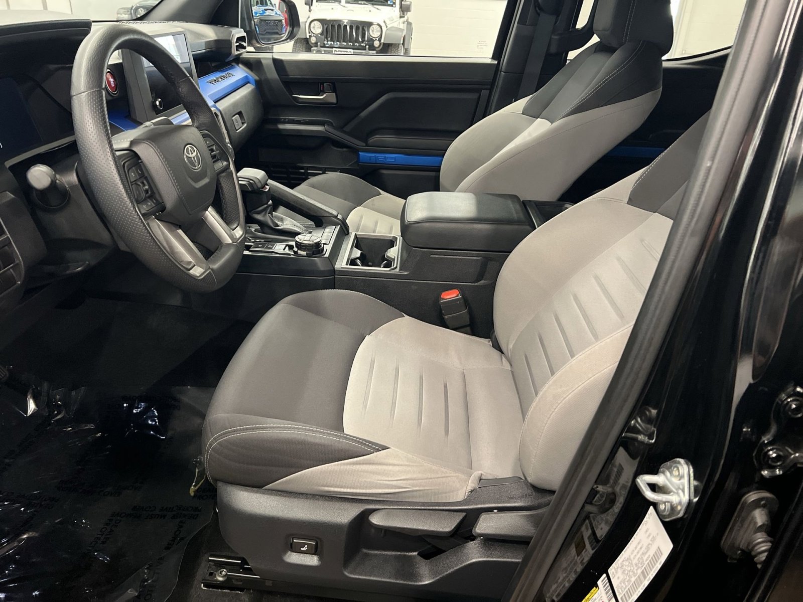 Used 2025 Toyota Tacoma TRD Off-Road image 11