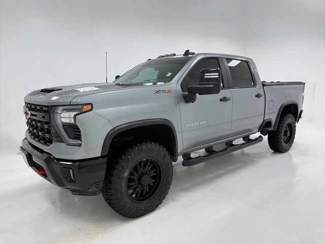 Used 2024 Chevrolet Silverado 2500 ZR2 w/ Technology Package AWD/4WD image 5