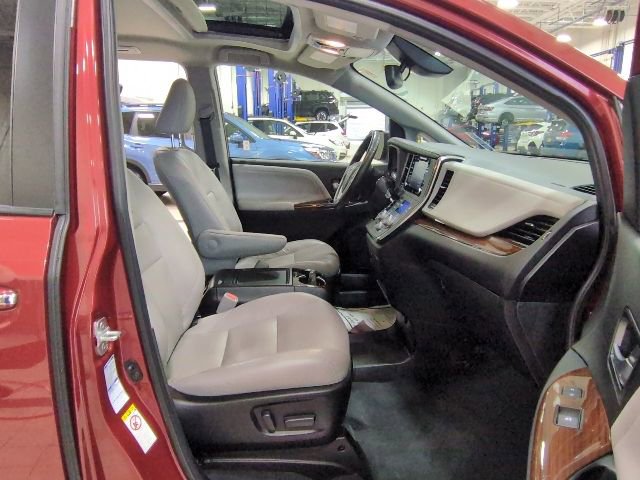 Used 2019 Toyota Sienna Limited AWD/4WD image 13