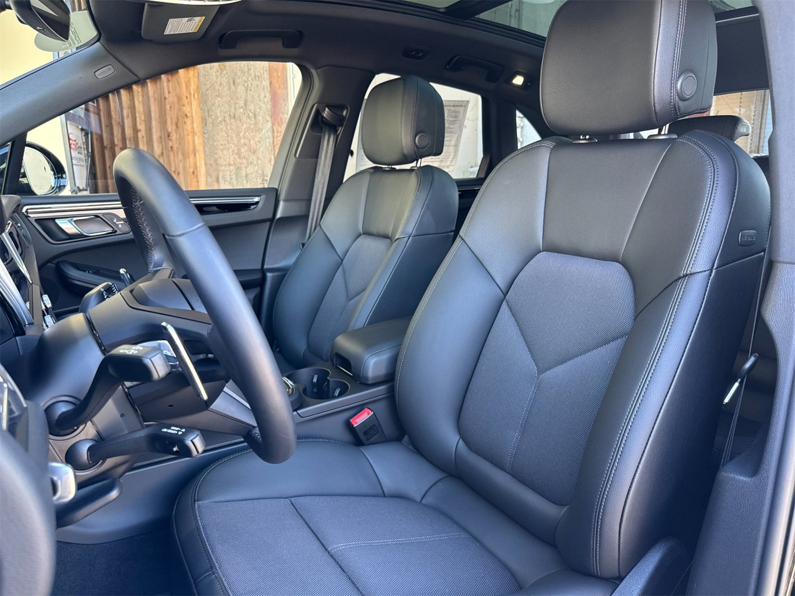 Used 2025 Porsche Macan image 5