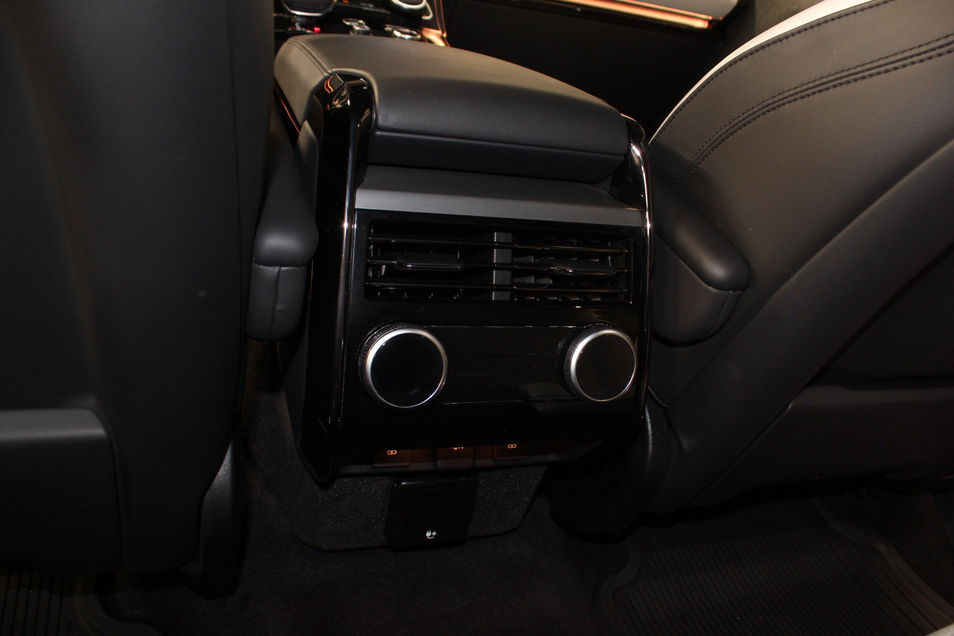 Used 2023 Land Rover Range Rover Sport SE Dynamic AWD/4WD image 38