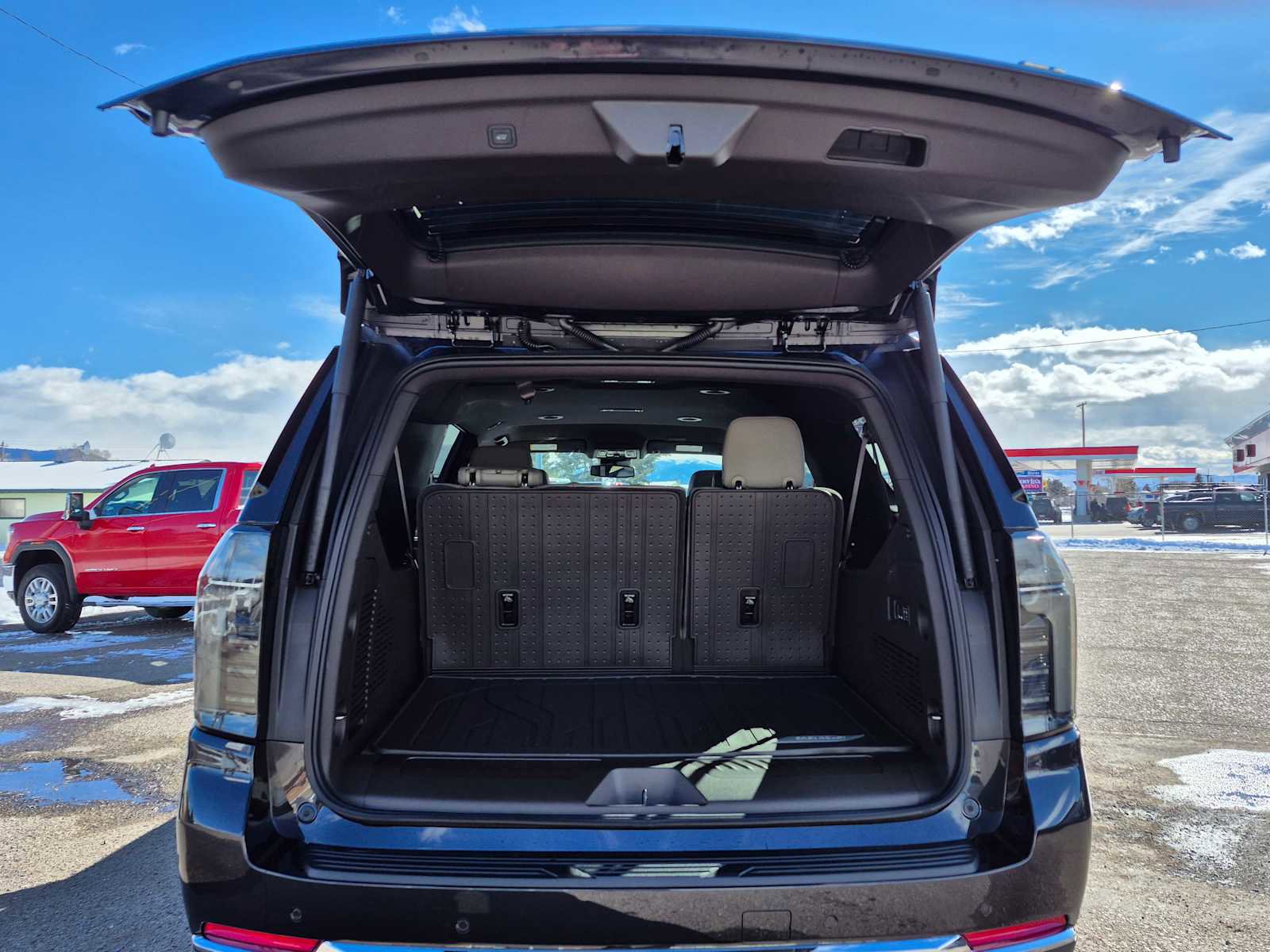 New 2026 Chevrolet Suburban LT w/ Comfort Package image 6